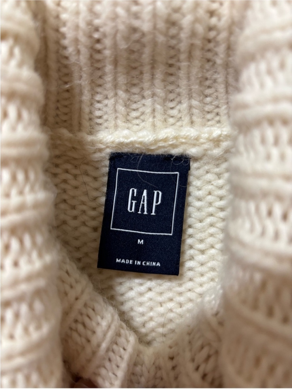 GAP Alpaca Wool Blend
Snowflake Turtleneck Sweater
Cream Winter Knit - Picture 7 of 8
